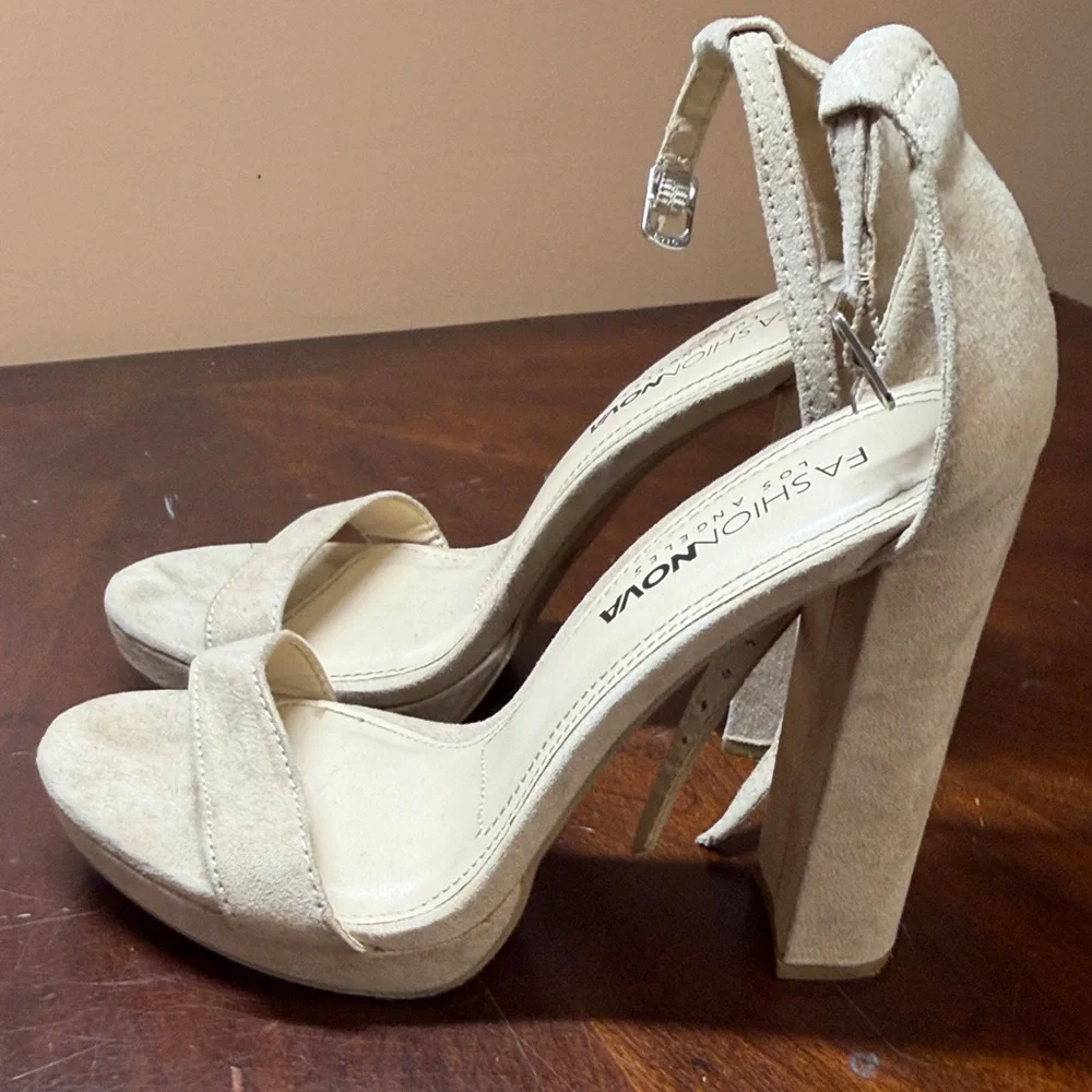Fashion Nova Beige Block‎ Heels